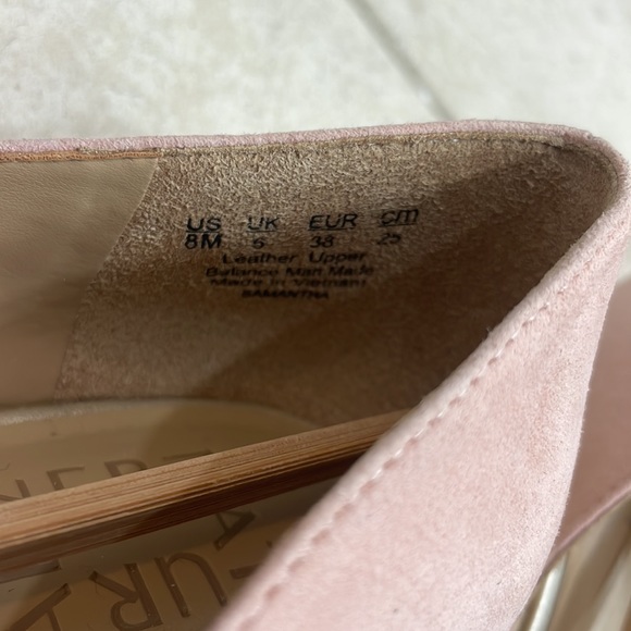 Never been work, new with tags size 8 naturalizer pink flats - Picture 3 of 3